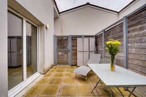 Terrace/patio - Le Clos de Semilion - One Bedroom Apartment, Sleeps 3 (Libourne)