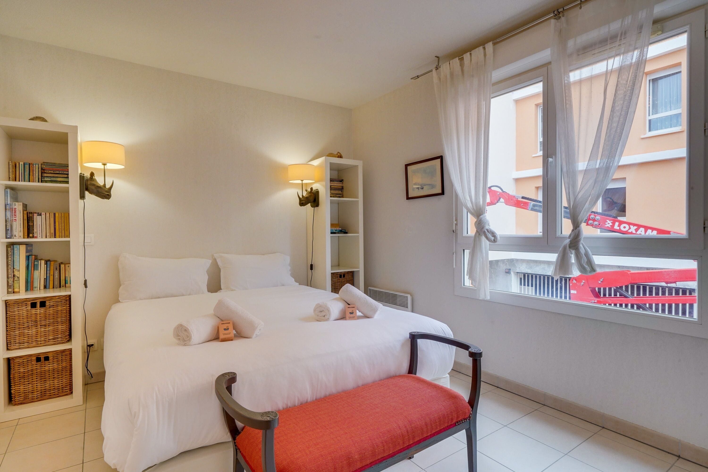 Iron/ironing board, free WiFi, bed sheets