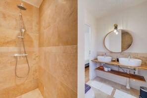 Hair dryer, towels - La Maison des Vignes (Montagne)