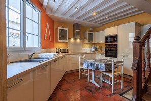 Kühlschrank, Mikrowelle, Ofen, Geschirrspüler