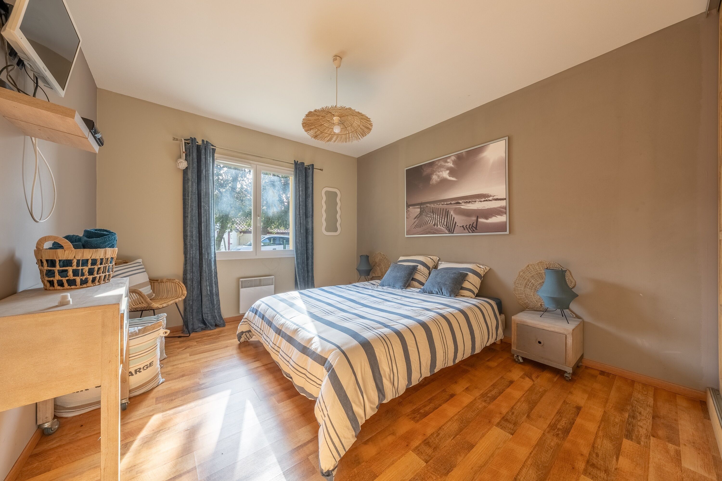 5 habitaciones, tabla de planchar con plancha y wifi gratis 