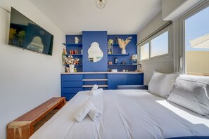Free WiFi, bed sheets - Le Nid Bleu - Studio Apartment, Sleeps 2 (Libourne)