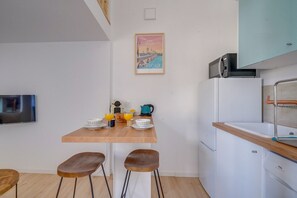 Fridge, microwave, oven, coffee/tea maker - L'Escale Libournaise (Libourne)