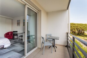 Outdoor dining - Studio Chiberta – Entre Golf et Océan (Anglet)
