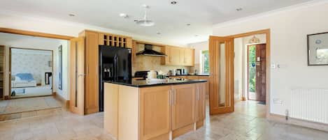 Bungalow de lujo, patio, vista al jardín | Cocina privada