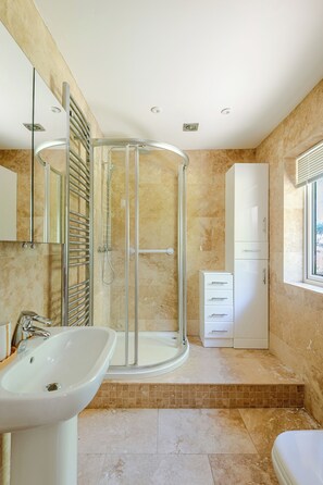 Luxury Bungalow, Patio, Garden View | Bathroom
