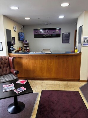 Lobby - Monifieth Farm Hotel (Dundee)