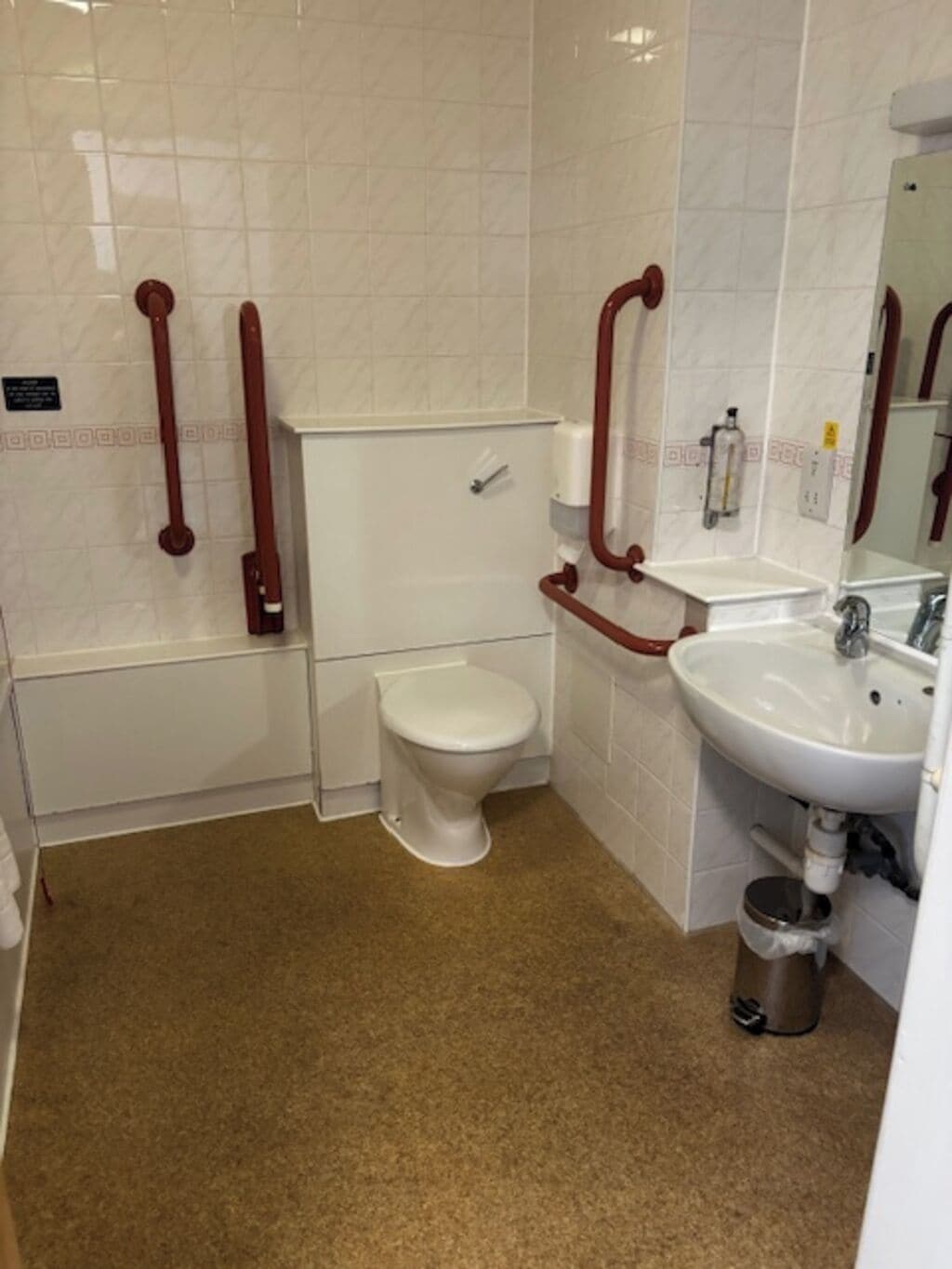 Double Room | Bathroom | Soap, toilet paper
