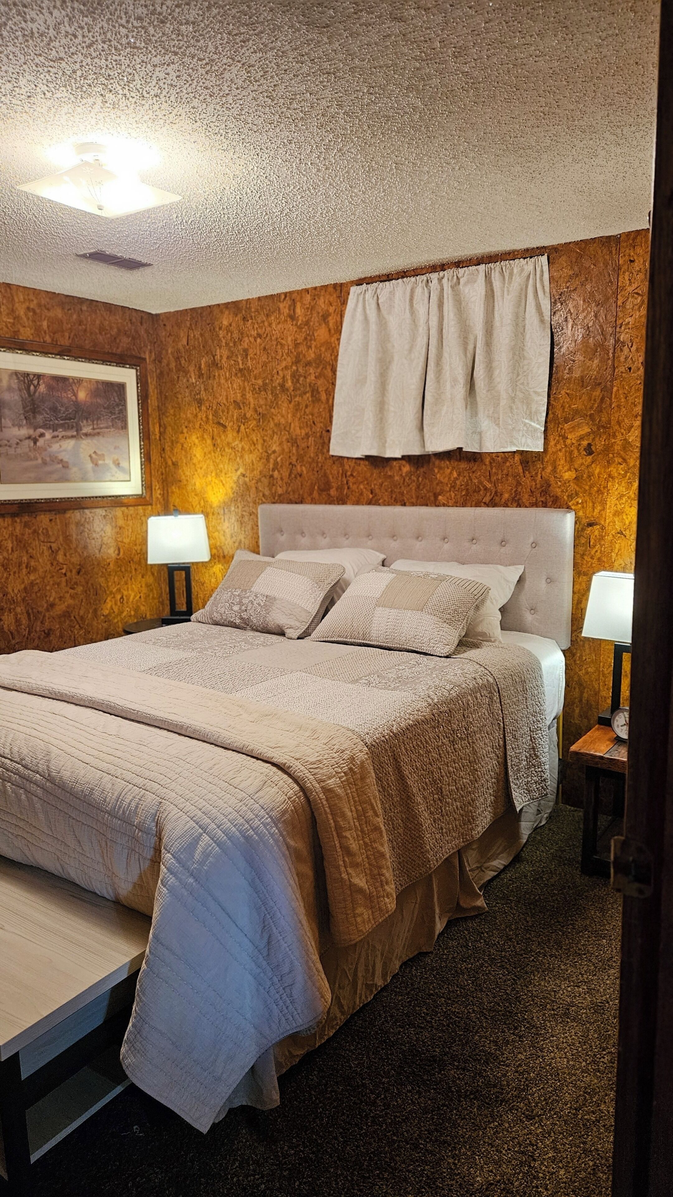 Iron/ironing board, free WiFi, bed sheets