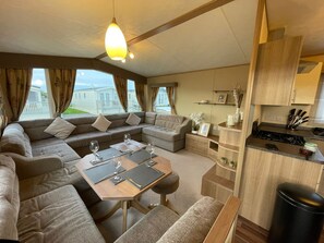 Interior - Golden Palm Resort - The Appleby PG215 - Coastal Caravan Breaks (Chapel Saint Leonards)