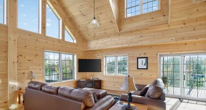 Peaceful Lakefront Cabin w/ Private Dock and Kayaks