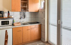 Fridge, microwave, oven, stovetop - 1 bedroom lovely apartment in Rab Sup.Draga (Rab Sup.Draga)