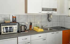 Fridge, microwave, stovetop, dishwasher - 1 bedroom cozy apartment in Rab Sup.Draga (Rab Sup.Draga)