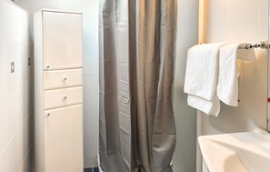 Shower - Lovely apartment in Jusici with WiFi (Jusici)