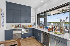 Fridge, microwave, oven, stovetop - Reynolds Rooftop Sky Lounge, Concierge Services (Kingsland)