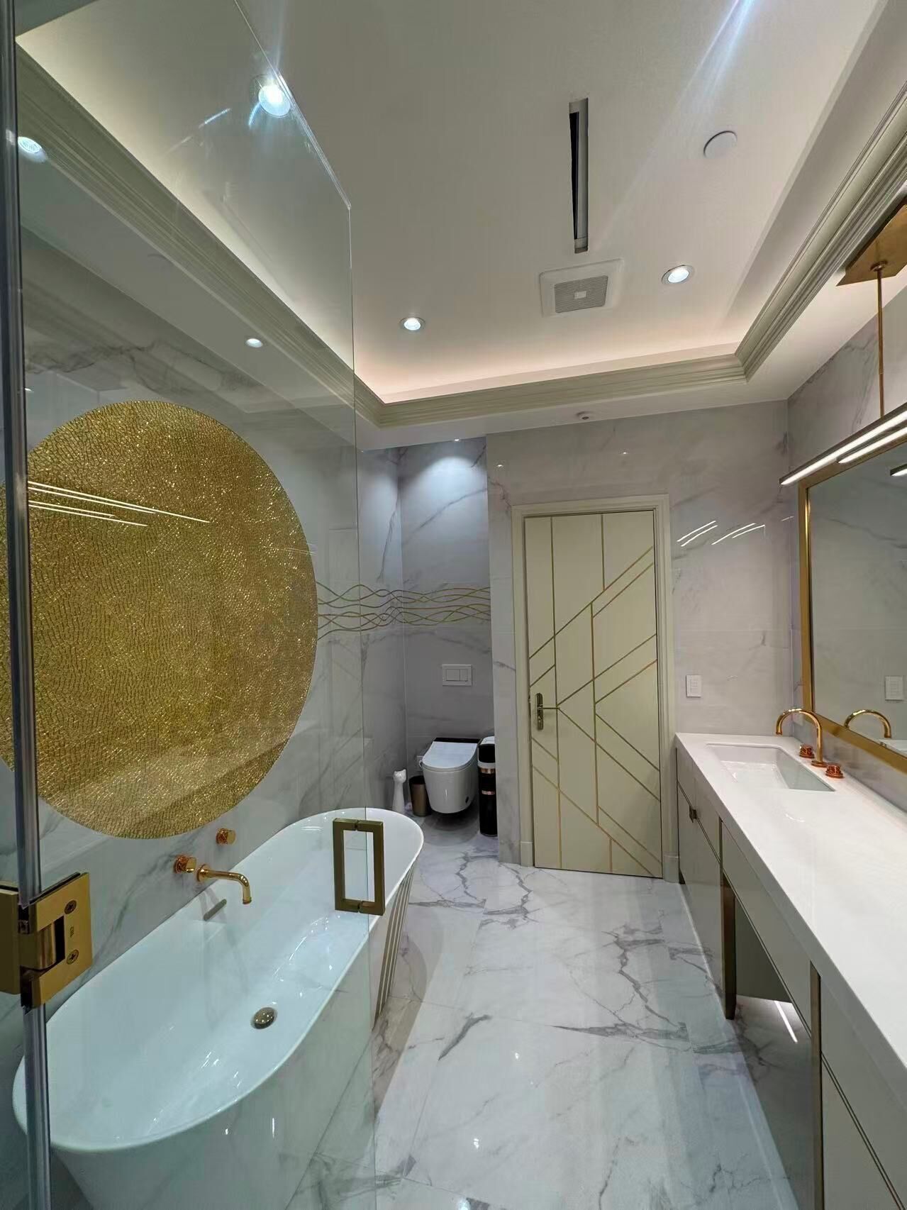 Hair dryer, bidet, towels, toilet paper