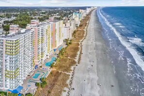 Beach - Beachfront Condo w  Lazy River & Hot Tubs (North Myrtle Beach)