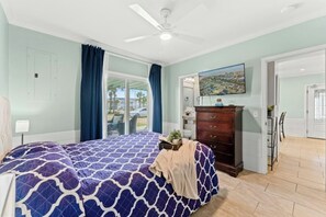 6 bedrooms, free WiFi - Channel Z - Near Beach - Firepit (North Myrtle Beach)