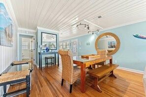 Dining - Channel Z - Near Beach - Firepit (North Myrtle Beach)