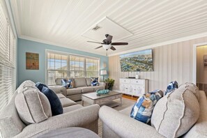 Smart TV - Channel Z - Near Beach - Firepit (North Myrtle Beach)