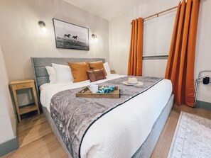 3 bedrooms, iron/ironing board, free WiFi, bed sheets - The Glacier Natl Park Outpost: Where Mountain Comfort Meets True Wilderness (Columbia Falls)