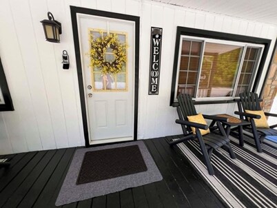 Peaceful 2-bedroom cottage tucked away in the heart of the Smoky Mountains.