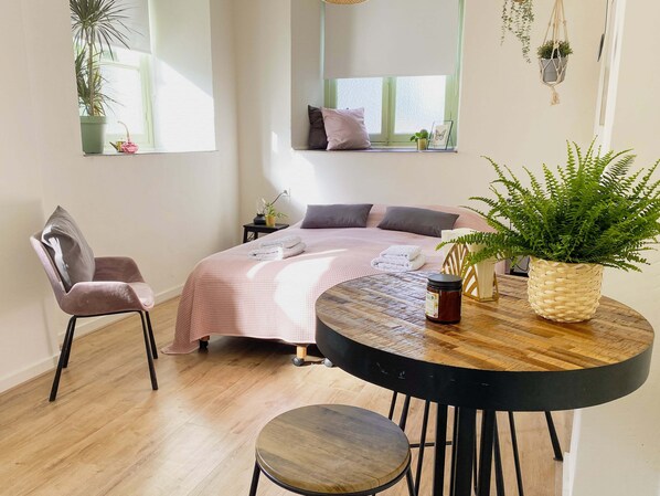 Free WiFi, bed sheets, wheelchair access