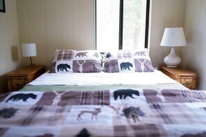 2 bedrooms, WiFi, bed sheets - Welcome to Smallwood, NY’s pet-friendly Corwin Creek Retreat! (Monticello)