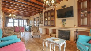 TV, fireplace - Casa Rural Andalucía Aracena by Ruralidays (Huelva)