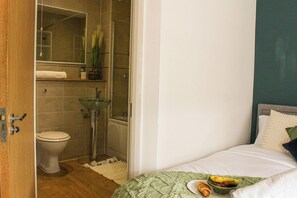 Desk, iron/ironing board, WiFi, bed sheets