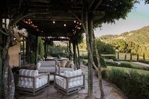 Terrace/patio - Luxury 3BR Retreat | Designer Home in Glen Ellen, Pool, Spa (Glen Ellen)