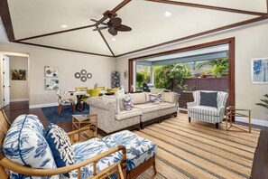 Smart TV - Private Kona Home w/Pool, HotTub & Spacious Lanai (Kailua-Kona)