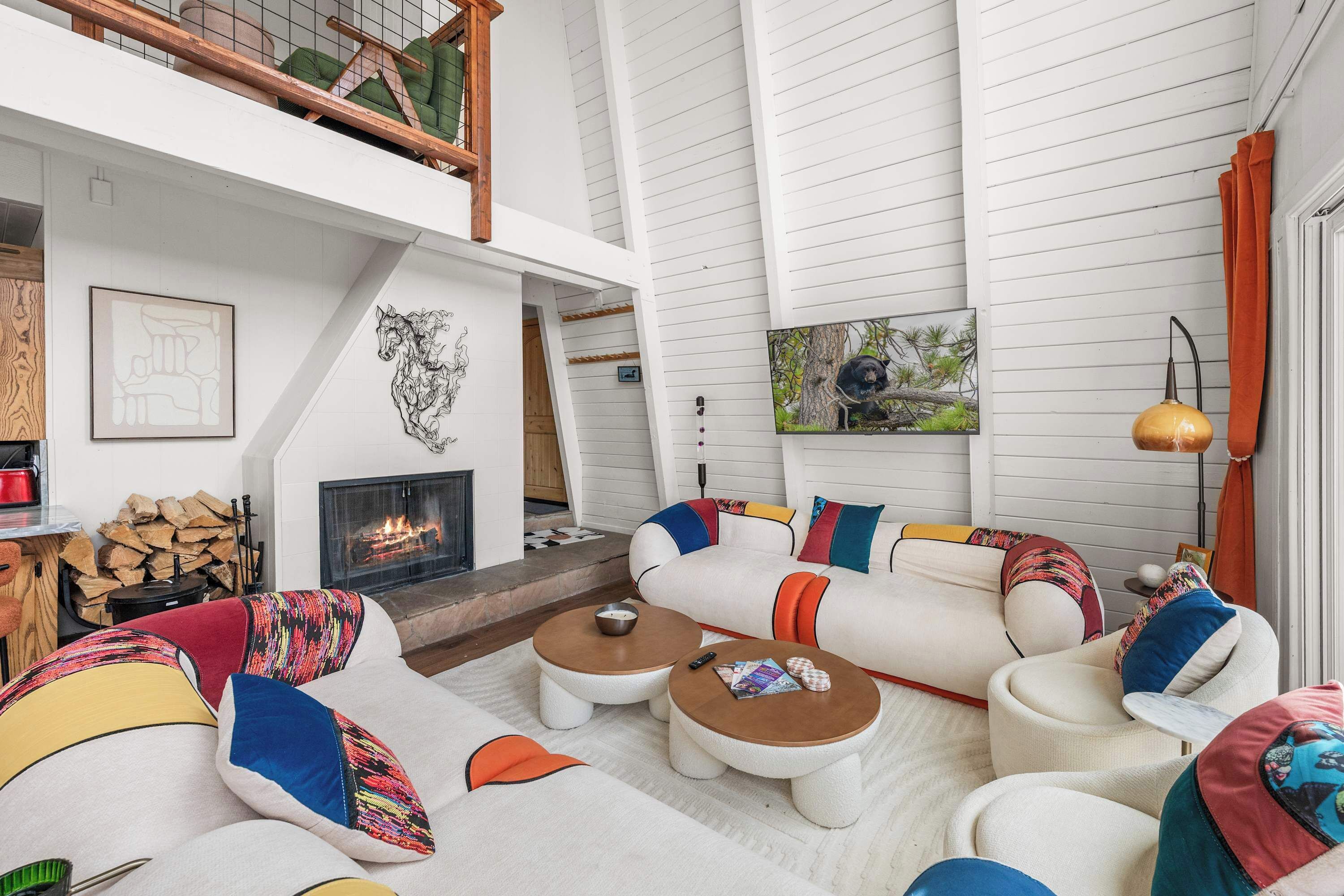 Fernseher, Kamin, Arbeitsbereiche
