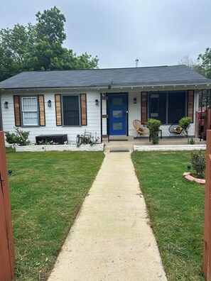 Exterior - 5BR Retreat with Theater and Game Room Near Downtown + POOL (San Antonio)