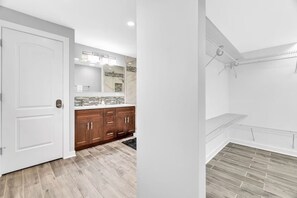Interior - Spacious 4BR Home Near O’Hare | Mid-Term Friendly (Bensenville)