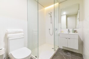 Comfort Studio, City View | Bathroom | Free toiletries, hair dryer, towels, soap
