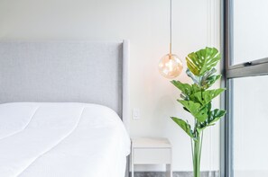 Comfort-studio, kaupunkinäköala | Kannettavalle tietokoneelle sopiva työtila, silitysrauta/-lauta
