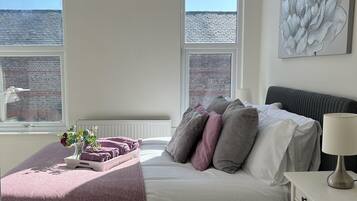Iron/ironing board, WiFi, bed sheets