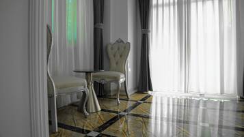 Suite Presidenziale, balcone, vista cortile | Area soggiorno