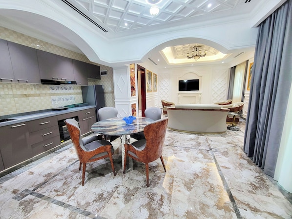 Suite Luxe, balcon, vue colline | Intérieur