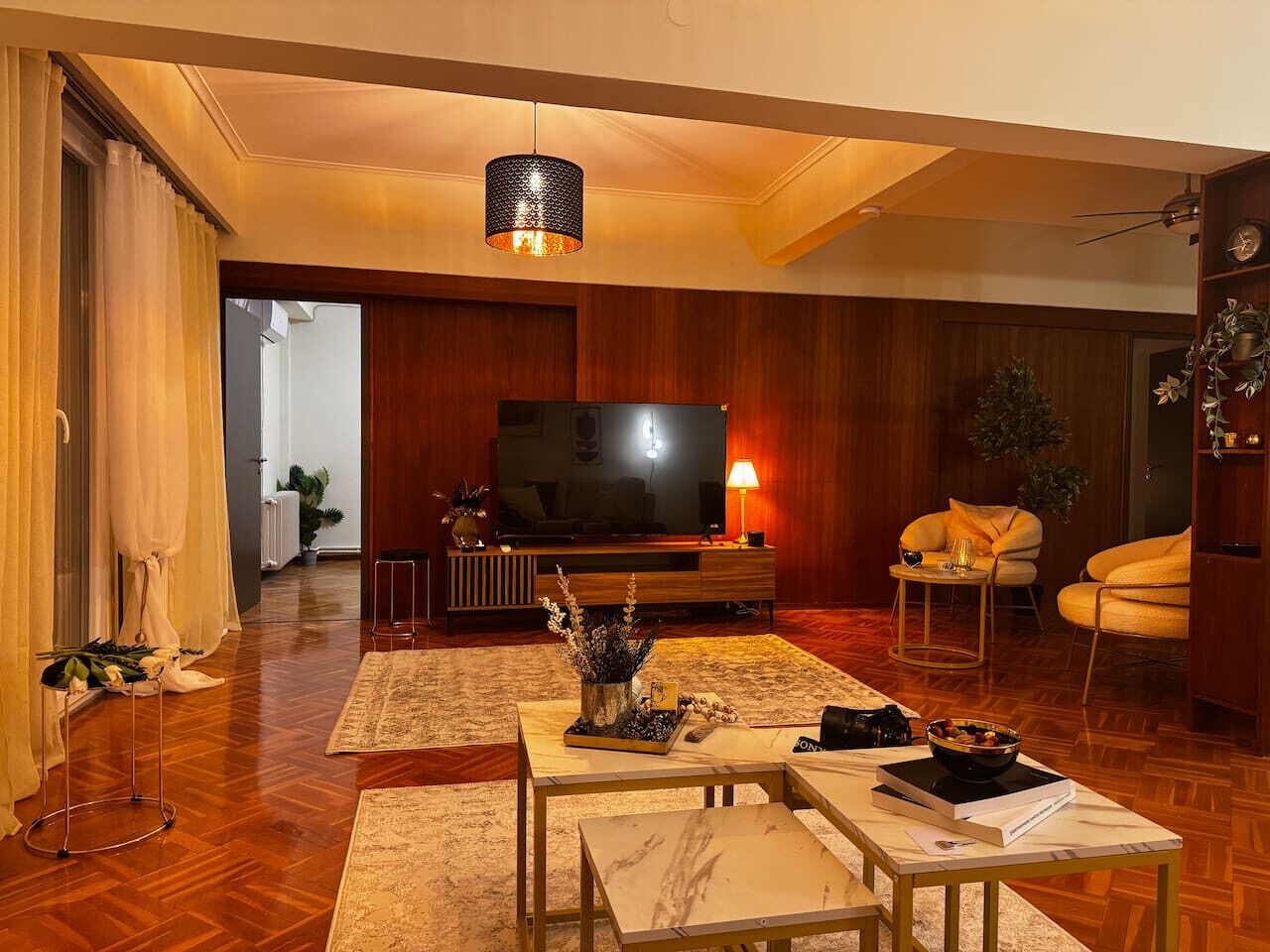 TV, fireplace