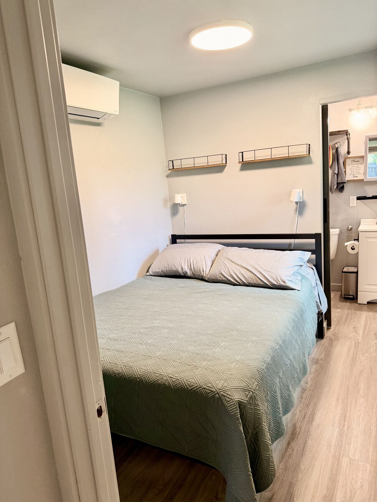 1 chambre, bureau, fer et planche à repasser, Wi-Fi