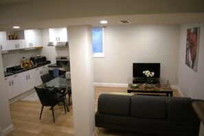 A modern living space with a dining area, kitchen, and seating area. - Bright Modern Walkout Basement Suite 8ft Ceilings (Mississauga)