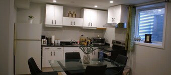 Bright Modern Walkout Basement Suite 8ft Ceilings