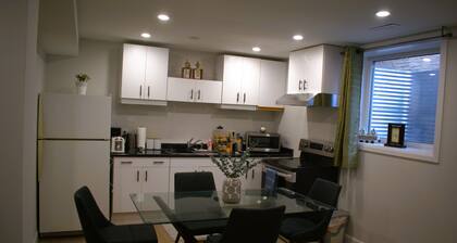 Bright Modern Walkout Basement Suite 8ft Ceilings