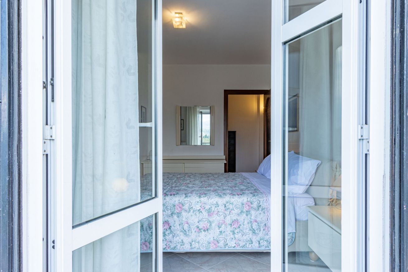 1 slaapkamer, een strijkplank/strijkijzer