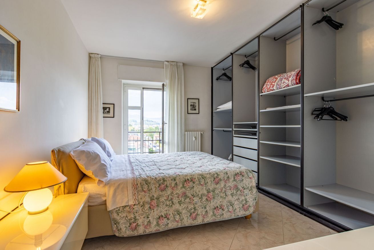 1 slaapkamer, een strijkplank/strijkijzer