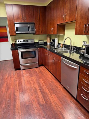 Private kitchen - 1BR Mid Century Condo Pool Downtown Enjoy The Magic In A Tranquil Setting! (Palm Springs)