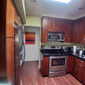 Private kitchen - 1BR Mid Century Condo Pool Downtown Enjoy The Magic In A Tranquil Setting! (Palm Springs)