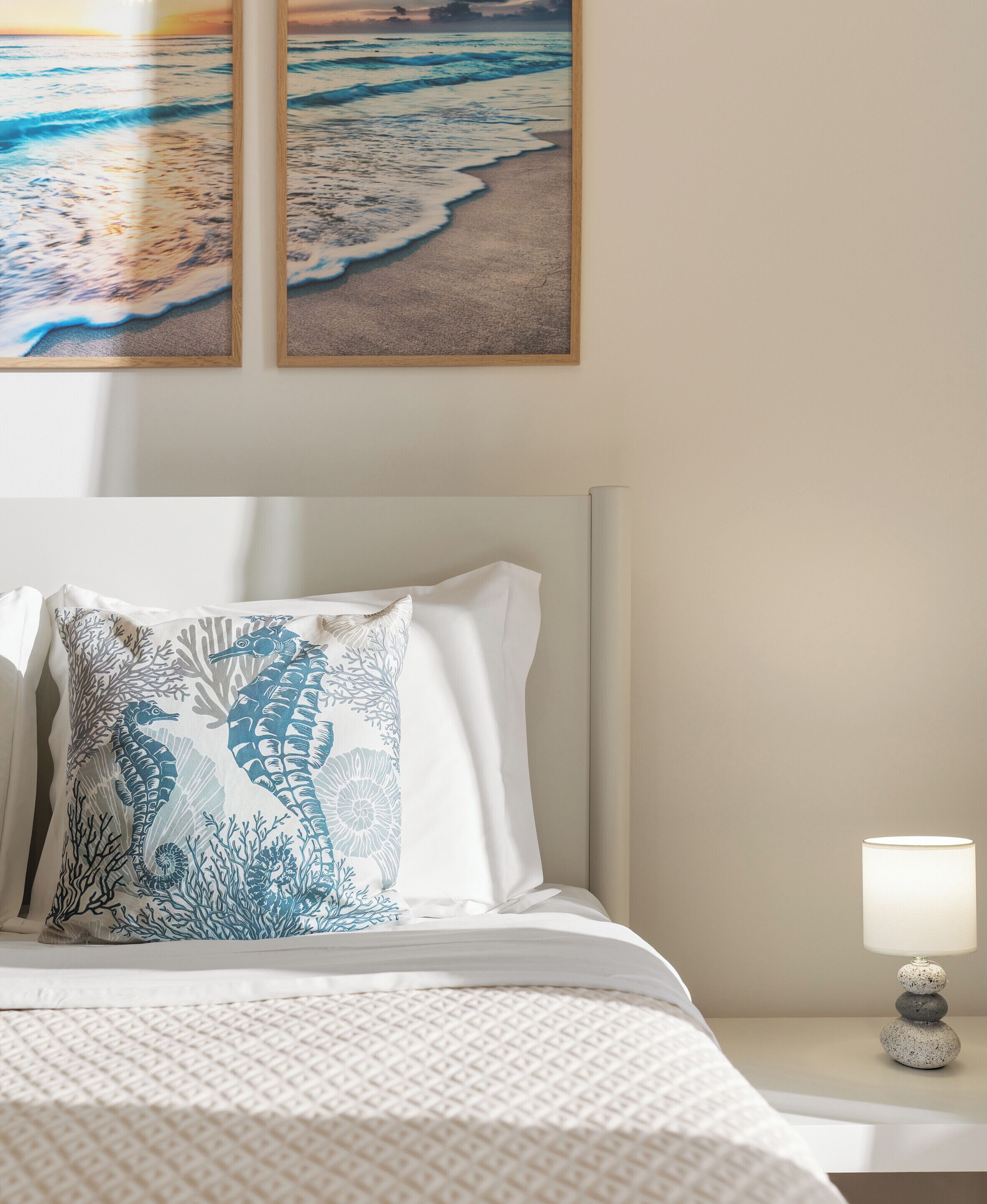 Tabla de planchar con plancha, wifi, ropa de cama